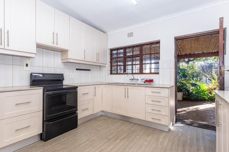 To Let 4 Bedroom Property for Rent in Bergvliet Western Cape